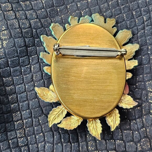 Vintage Lichen Floral Brooch With Flowers, Faux Pearls, & Enamel Leaves / Lichen - Picture 5 of 9